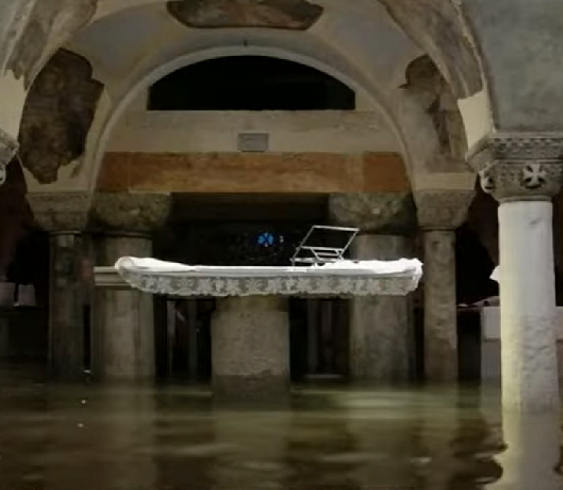 Nos últimos anos, Veneza passou por vários problemas.  No dia 1/8/2023, ocorreu o fenômeno conhecido como acqua alta. Veneza registrou uma maré elevada com um pico que chegou a atingir 1 metro.