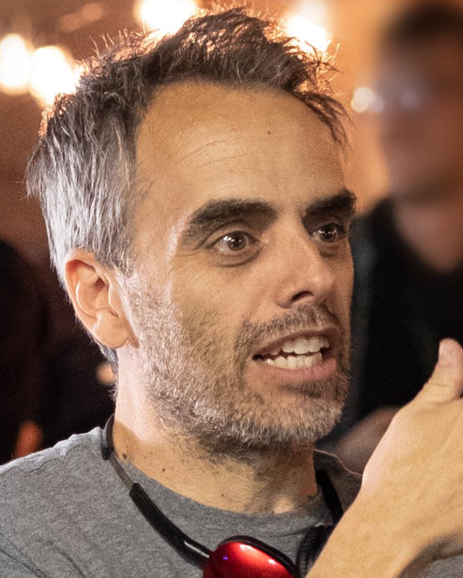 O diretor do filme, Joel Souza, também foi atingido pelo disparo da arma de Alec Baldwin, mas não morreu. 