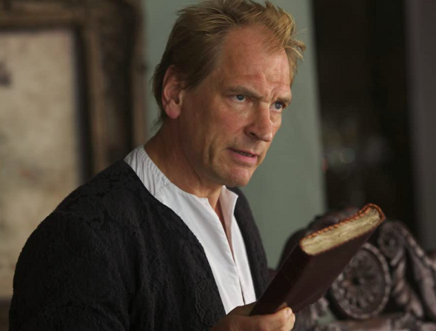 Ironicamente  Julian Sands acabou morrendo numa montanha e seu corpo permaneceu por lá durante cinco meses. Só que, por estar num trecho acessivel, ele pôde ser resgatado pelos bombeiros. 