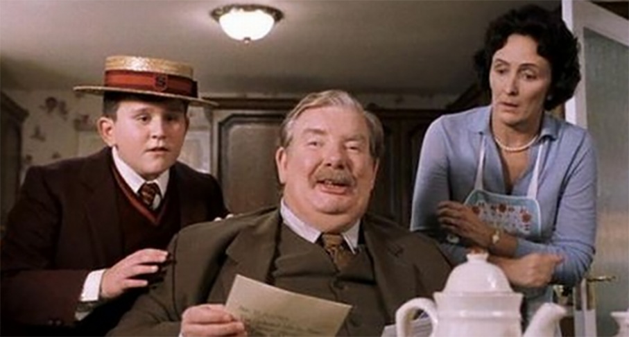 Richard Griffiths - O ator convenceu tanto na pele de Valter Dursley, tio de Harry, que atraiu a antipatia de parte do público. Começou a carreira em 1974 e atuou em muitos filmes (Gandhi, Ragtime, Superman II). Morreu aos 65 anos, em 2013, por complicações cardíacas.