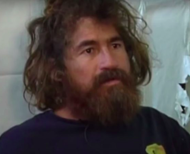 O homem disse que comeu aves e peixes crus, além de ter bebido sangue de tartaruga, sua própria urina e água da chuva. 