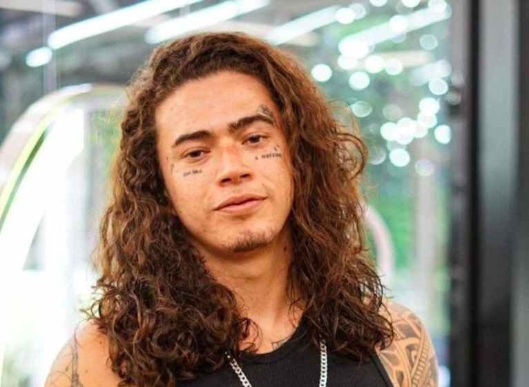 Whindersson acumulou muito dinheiro com o sucesso na internet. Segundo o site  Social Blade, estima-se que só o YouTube renda algo em torno de R$ 7 milhões por ano ao piauiense.