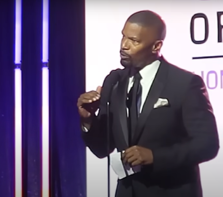 Eu não desejo o que passei nem para o meu pior inimigo, porque é difícil, quando você acha que está acabando… Você vê o tunel. Eu vi o túnel, mas não via a luz”, acrescentou Foxx.