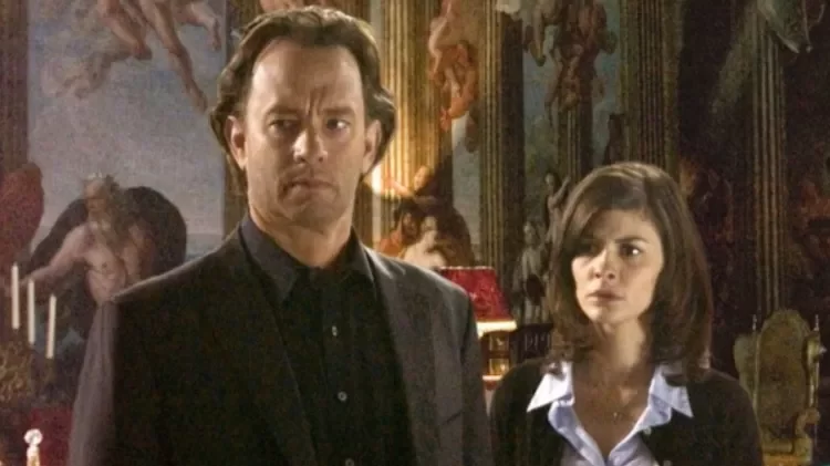 Cenas dos filmes como Os Sonhadores (2003) e O Código Da Vinci (2006) também foram gravadas no Louvre. Em O Código da Vinci, o museu é palco de momentos cruciais da trama. O jornal espanhol El País divulgou que a produção pagou cerca de R$ 270 mil por dia de gravação. 