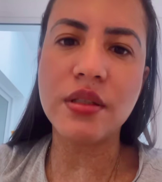 Em fevereiro de 2024, Caroline anunciou que o relacionamento de cinco anos com o cantor havia chegado ao fim. 