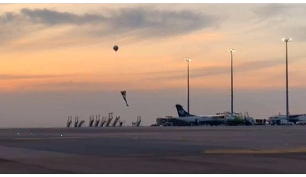 No mesmo mês, três balões sobrevoavam o aeroporto de Viracopos, em Campinas (SP), o que causou um alerta no terminal. 
