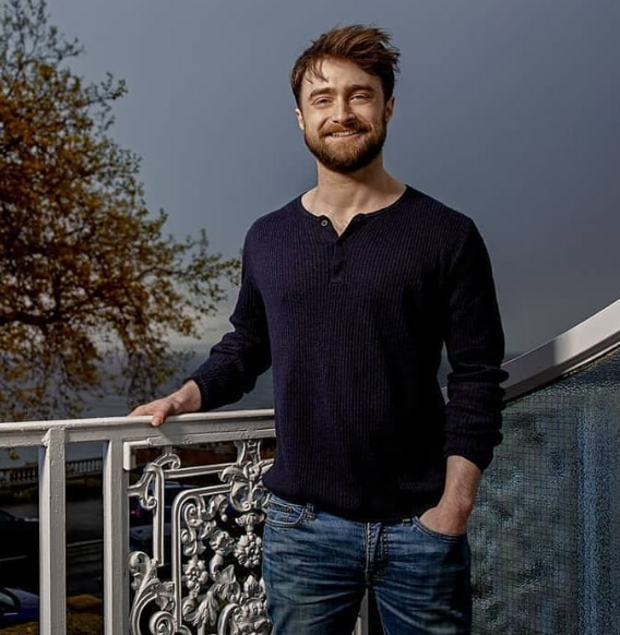 Contudo, foi nos palcos de teatro que Radcliffe se consolidou como um ator consagrado, estrelando em diversas peças de sucesso em Londres, Nova York e outras cidades pelo mundo.