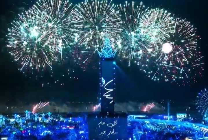 Outra novidade em 2024 foi o réveillon. Além dos fogos e dos shows na Praia Central, aconteceu um espetáculo de drones importados diretamente de Abu Dhabi, nos Emirados Árabes.
