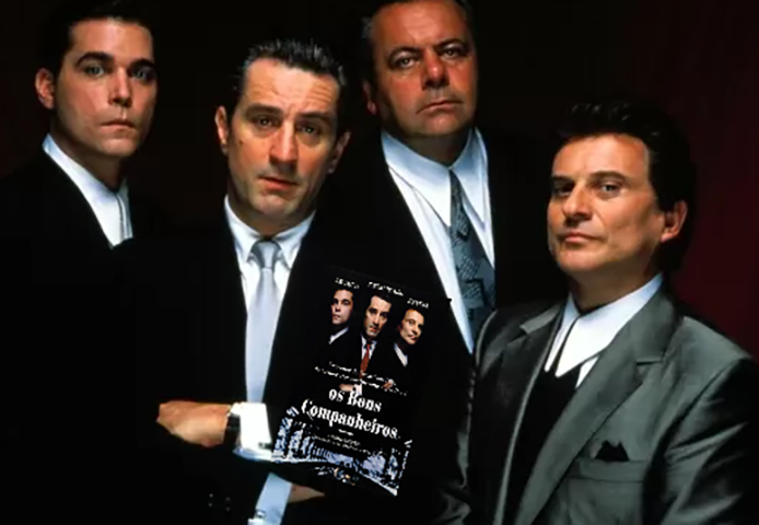 Ray Liotta já era conhecido, mas tornou-se um grande astro graças à atuação no filme Os Bons Companheiros, dirigido por Martin Scorcese, em 1990. Ele interpretou o gangster Henry Hill.  