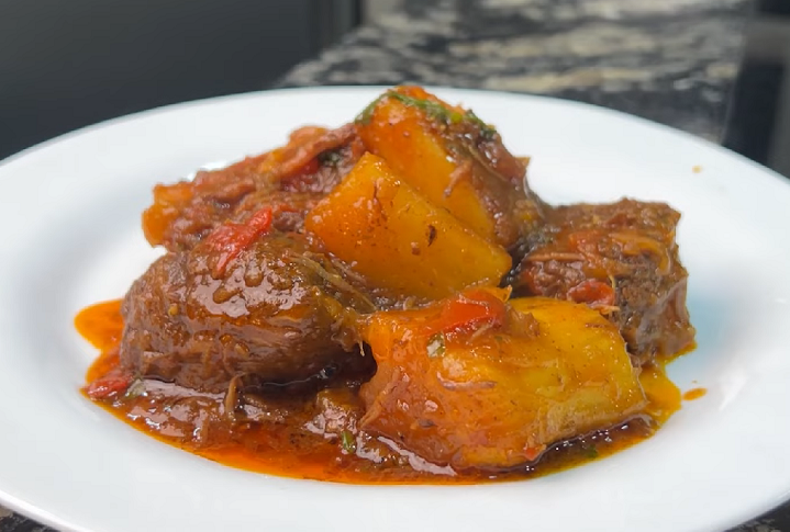 Vaca atolada: um prato com carne de vaca, mandioca e outros ingredientes que podem variar. É muito comum acrescentar abóbora, cenoura, batata ou chuchu. 