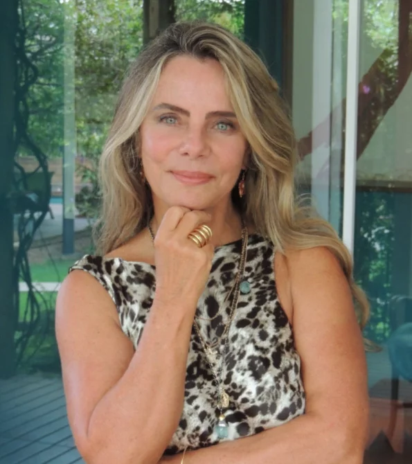 No verão, a atriz defendeu o uso de roupas mais leves nos ambientes de trabalho. “Com esse calor, está na hora de normalizar bermuda e camiseta, gente!!! Todo mundo vai trabalhar mais feliz, escreveu no Instagram.