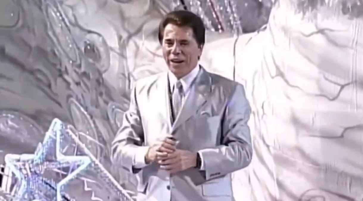Fora da TV desde 2022, Silvio volta e meia chama atenção.  No carnaval de 2024, o SBT surpreendeu o público ao exibir um desfile de escola de samba que homenageou Silvio Santos, há 23 anos. 