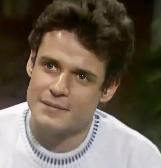 Jairo Lourenço (Otávio) - O ator paranaense, que também foi autor, produtor, iluminador e garoto-propaganda, morreu aos 60 anos, em 29/11/2021, em São José dos Pinhais (PR), após sofrer um AVC. 