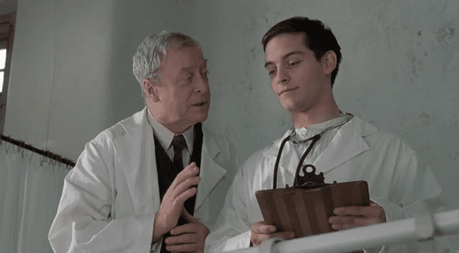 Depois, também na categoria de Melhor Ator Coadjuvante, Caine foi premiado com a estatueta dourada na cerimônia do ano 2000 pelo papel em Regras da Vida (1999), dirigido pelo cineasta sueco Lasse Hallström. No filme, ele contracenou com Tobey Maguire. 