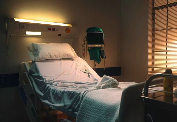 A brasileira também chegou a publicar fotos suas no hospital, mas, conforme as denúncias, essas imagens eram falsas e foram retiradas da internet. 