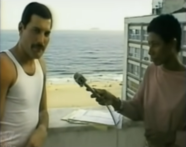 Outra entrevista bem lembrada pelo público é a do vocalista da banda Queen, Freddie Mercury, às vésperas do Rock in Rio de 1985. 