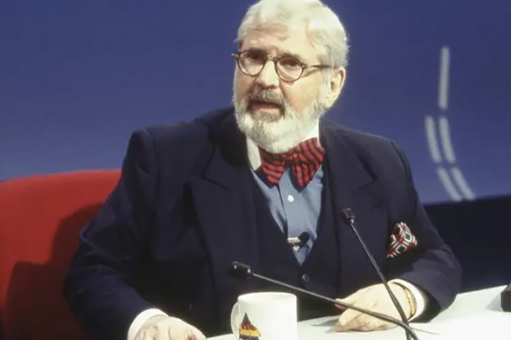 Jô também foi comentarista no Jornal da Globo, antes de seguir para o SBT. Ele ficou na empresa de Silvio Santos entre 1988 e 1999, apresentando o Onze e Meia. Com isso, realizou o objetivo de comandar um programa de entrevistas. 