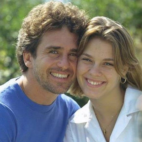 Os atores tiveram um relacionamento de sete anos, de 1996 a 2003. Tiveram um filho juntos, Davi.   Carolina está casada desde 2007 com Tiago Worcman. 