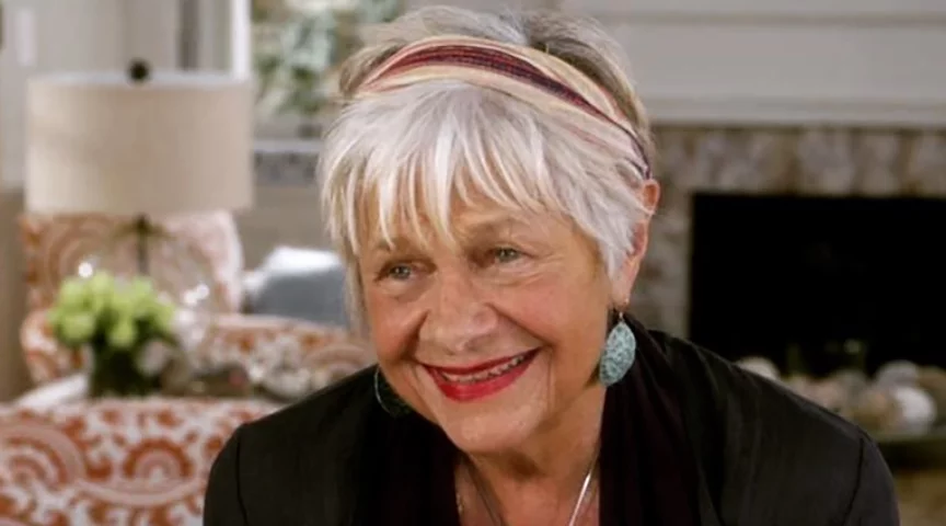 Estelle Parsons - 96 anos. Nasceu em 20/11/1927, em Massachussetts (EUA). Fez cinema, teatro e TV. Ganhou Oscar de Coadjuvante (1968) por Bonnie & Clyde.