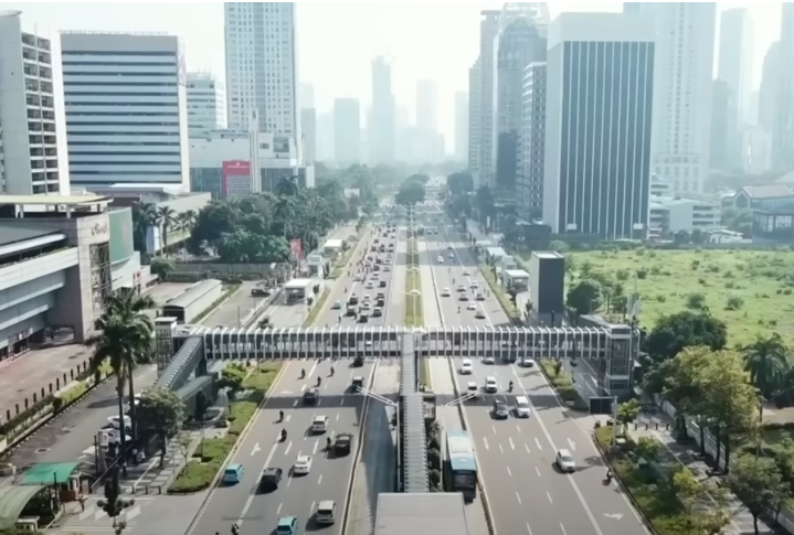 Além disso, a capital Jacarta afunda cerca de 7,5 centímetros em média por ano, o que tem causado grande preocupação. 