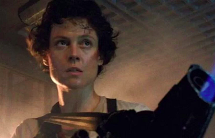 O criador da série é Noah Hawley (da série “Fargo”, 2014). Ellen Ripley, a protagonista dos filmes clássicos, não vai aparecer na série. A trama se passa na Terra, décadas antes dos eventos do primeiro longa.