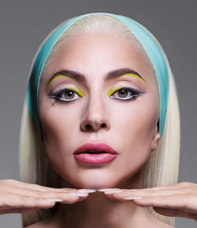 Lady Gaga -  Cantora americana - Filha de Joseph Germanotta, um dos empreendedores responsáveis por instalar o sistema de wi-fi na cidade de Nova York.