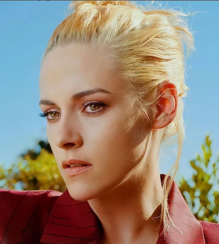 Kristen Stewart - Atriz americana - Filha de John Stewart, produtor de filmes e gerente de palco, e de Jules, australiana, supervisora de roteiro e diretora de cinema. Kristen cresceu numa mansão avaliada em 1,7 milhão de dólares.