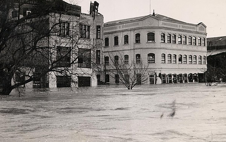 O terremoto de Valdivia também produziu um tsunami ao largo do Oceano Pacífico, atingindo Havaí e Japão, além da erupção do vulcão Puyehue. Cerca de 5.700 pessoas morreram e mais de 2 milhões ficaram feridas.