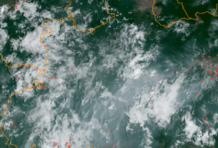 Com a seca prolongada e as queimadas alterando os padrões climáticos, formaram-se rios voadores de fumaça e calor em vez de umidade, como ocorre normalmente.