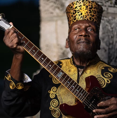 Vale destacar que, por não ser rastafári, sentiu-se discriminado na Jamaica e mudou-se para a Inglaterra. Cliff é muçulmano e, ao adotar o Islamismo, trocou seu nome original (James Chambers) para El Hadj Bachir Naim. 