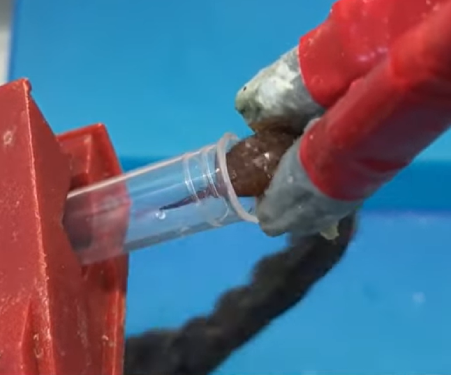 Além disso, estudos mostraram que esta substância pode ser usada para combater a malária em mosquitos e há esperança de que possa ter resultados semelhantes em humanos.