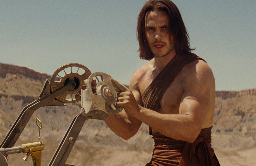 “John Carter: Entre Dois Mundos” (2012). Dirigido por Andrew Stanton, o filme foi estrelado por Taylor Kitsch no papel de John Carter, Lynn Collins ecWillem Dafoe.