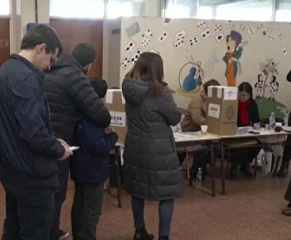 Além disso, o risco de erros humanos durante a contagem das cédulas pode levar a inconsistências nos resultados.