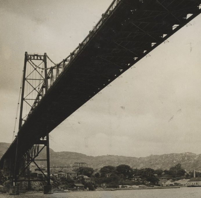 A ponte visava a melhorar a comunicação da ilha com o resto do estado e do país. Algo pensado justamente em meio às mudanças econômicas e sociais que o estado passava na ocasião. 