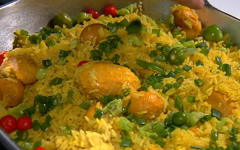 2. Arroz com pequi (nota 3,1): Tradicional no estado de Goiás, o arroz com pequi é um prato brasileiro com sabor marcante. A fruta usada ao lado do arroz também recebe outros temperos que dão sabor ao prato.