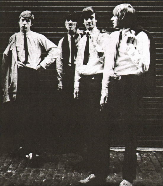 Clapton começou a ganhar notoriedade em 1963, quando se juntou ao The Yardbirds, banda britânica de rock que ajudou a impulsionar o blues no Reino Unido.