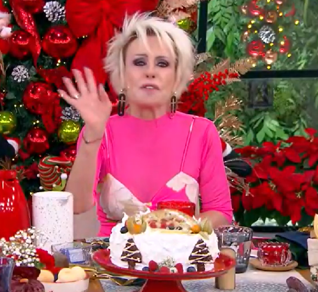 Cuscuz paulista é uma alegria de todos nós. [...] Eles comeram, mas devem ter feito do jeito deles. Eles não sabem cozinhar! Lá (nos Estados Unidos) não tem comida boa. Onde você vê comida boa lá?”, disparou a loira. Onde já se viu, né, Ana?!