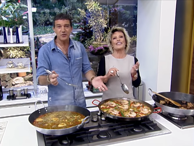 Em 2011, uma presença ilustre marcou o programa “Mais Você”: o ator Antonio Banderas. O episódio teve vários momentos divertidos, como o astro comendo ovo frito, por exemplo.