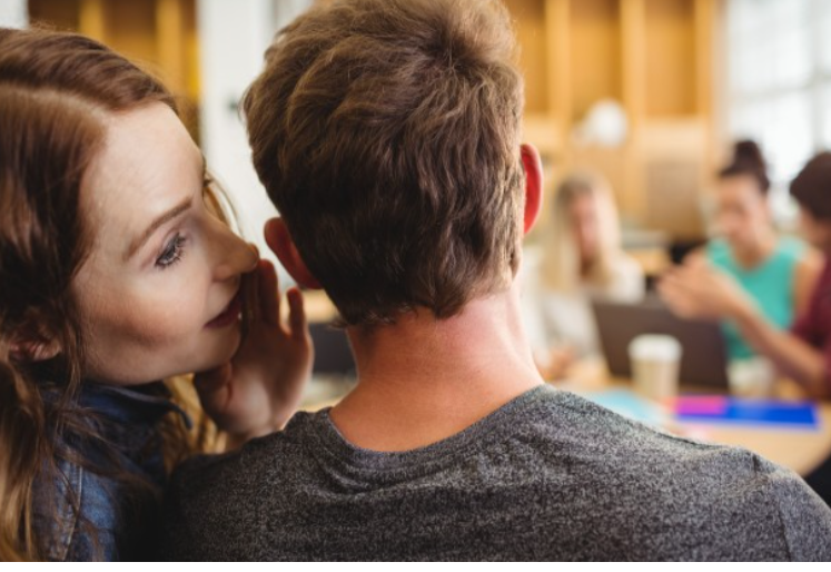 Fofoqueira, não! Historiadora da vida alheia!