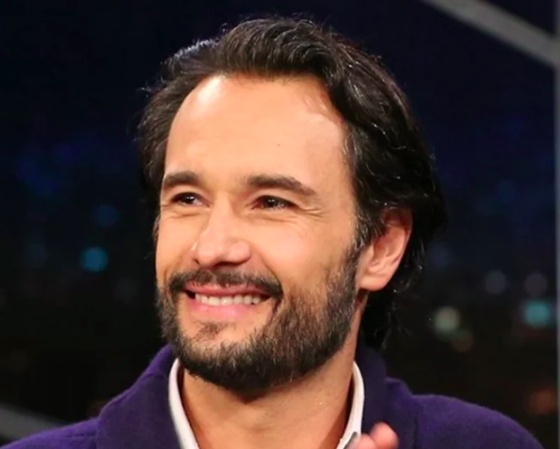 Rodrigo Santoro - Ator que é um dos principais representantes brasileiros em Hollywood. Após despontar em novelas da Rede Globo, fez sucesso no cinema nacional em filmes como “Bicho de Sete Cabeças” e “Carandiru” até partir para uma bem sucedida carreira internacional.
