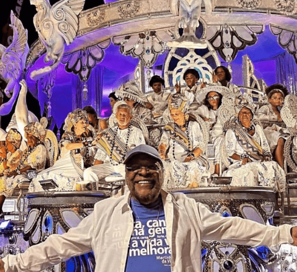 Antes de Kizomba, a Unidos de Vila Isabel foi vice-campeã em 1980, com o enredo Sonho de um sonho, em um célebre samba composto por Martinho da Vila. Com Max Lopes, ficou em terceiro, em 1985, com o enredo Parece Até que Foi Ontem e em quinto, em 1987, com Raízes.