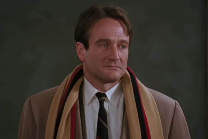 John Keating (Robin Williams), de “Sociedade dos Poetas Mortos”. Lançado em 1989. 