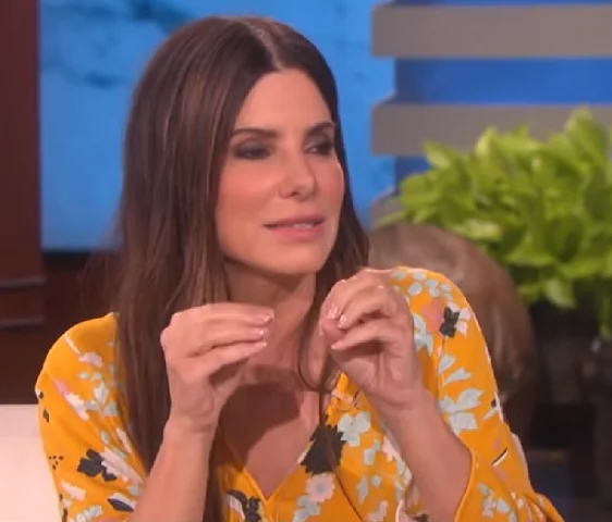 É uma extração de um pedaço de pele que veio de uma pessoa jovem, de um lugar remoto, e de alguma forma descobriram como extrair..., disse a atriz, na época.