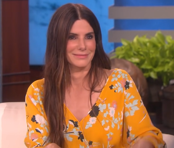 Eu chamo de 'tratamento facial peniano' e quando você vê o quão bom é para o seu rosto, você também vai correr para seu esteticista local e dizer 'me dê o pênis', brincou.