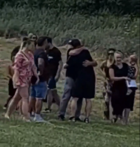 Segundo o belga, só metade dos familiares compareceu à cerimônia. “Isso prova quem realmente se importa comigo. Quem não veio, entrou em contato para marcar um encontro.  Então, de certa forma, eu venci”, declarou.