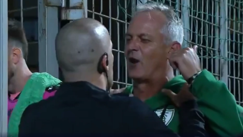 O técnico justificou os xingamentos a um dos seguranças da partida 