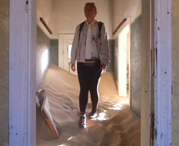 Em meio a tantas curiosidades, Kolmanskop já apareceu em listas dos lugares turísticos mais estranhos do planeta.