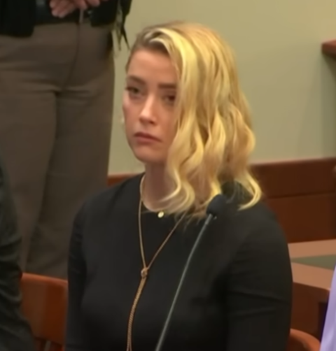 O processo que envolveu Johnny Depp e Amber Heard terminou em junho de 2022, com vitória do ator. Ele processou a ex-esposa por difamação depois que, em um artigo de jornal, ela deu a entender que tinha sido vítima de violência doméstica. Amber foi condenada a pagar cerca de R$ 40 milhões de indenização. 