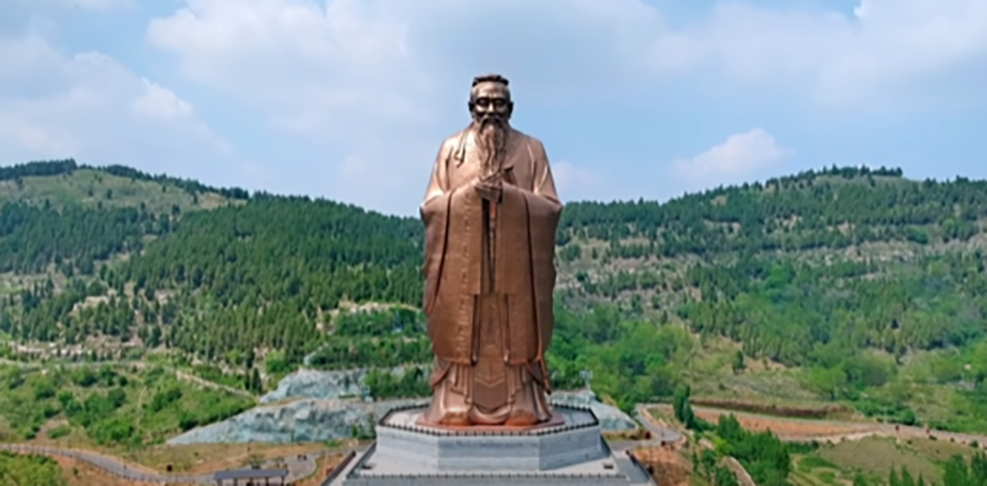 Confúcio (Filósofo, 551 a.C.-479 a.C.) – Aquele que move montanhas começa removendo pequenas pedras.
