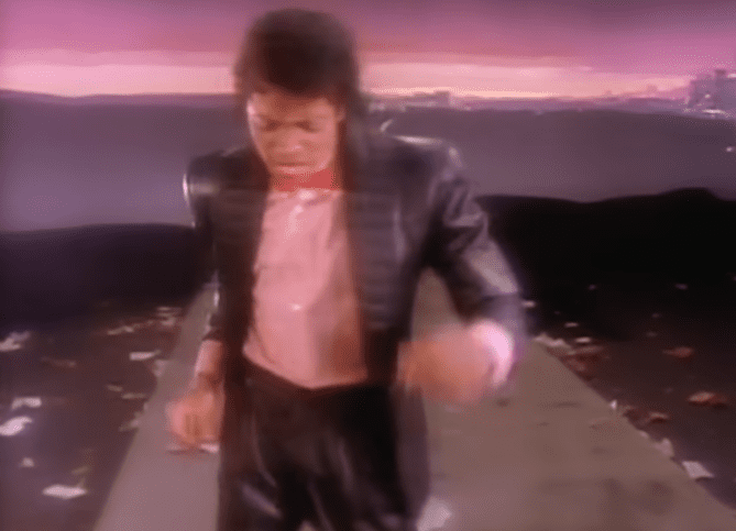 Produzido por Quincy Jones, morto em 3/11/2024, o clipe mostra a versatilidade de Michael com uma performance espetacular de canto e dança, e uma arte visual que abriu caminho para a estética de muitos videoclipes dali para frente. 